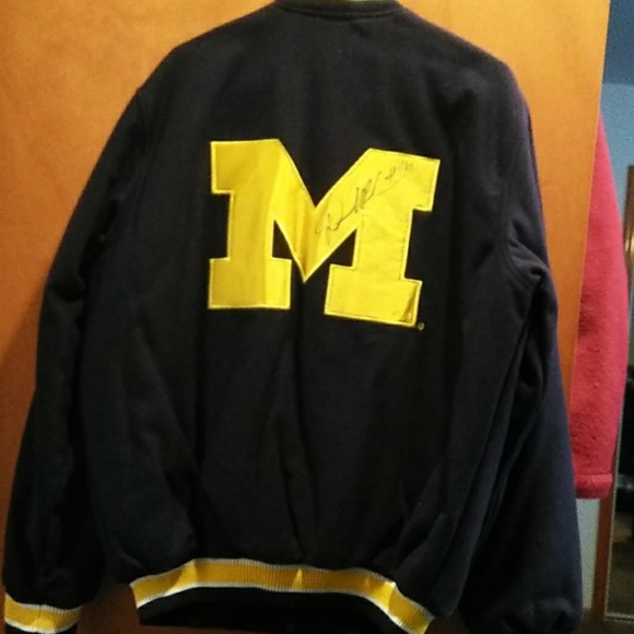 Denard Robinson autographed coat - Picture 2 of 7